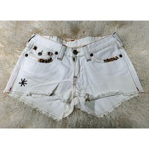 EUC True Religion White Jean Shorts with Bead Accents Size 28- runs small- 26/27